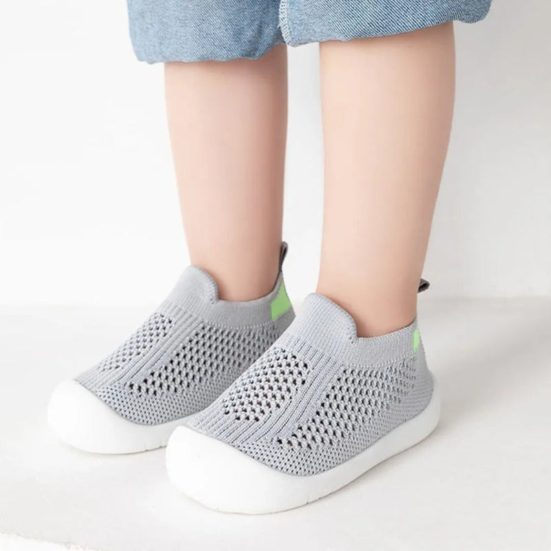 Sapatinho Baby Basics 👣😍 - BRINCAR JUNTO