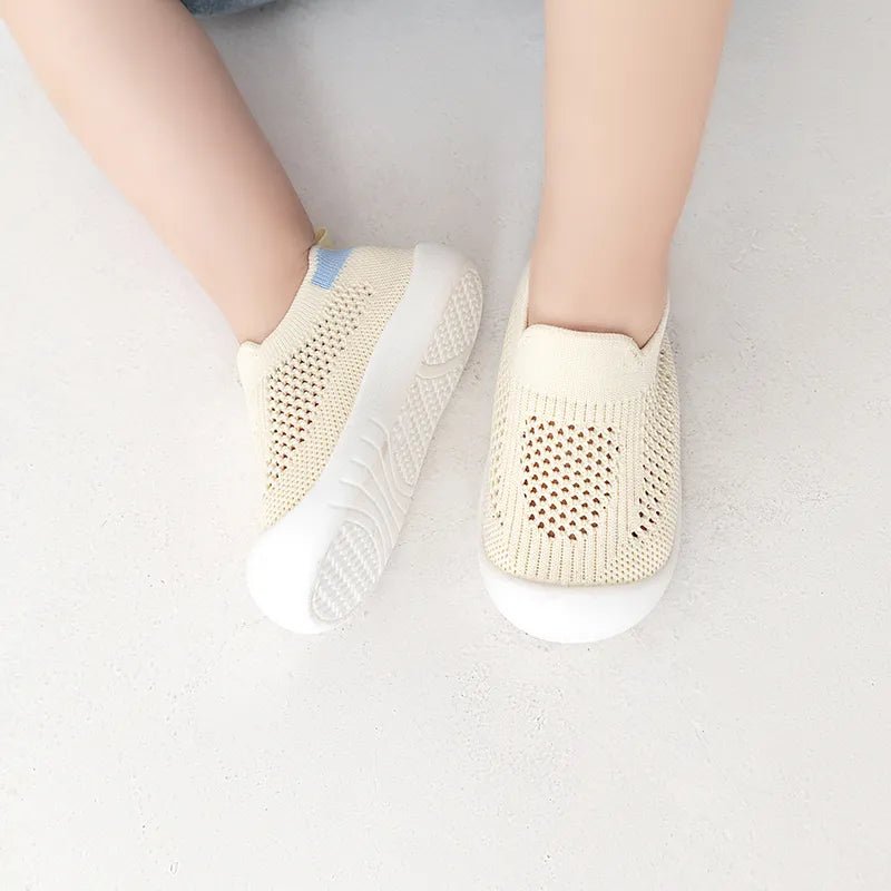 Sapatinho Baby Basics 👣😍 - BRINCAR JUNTO
