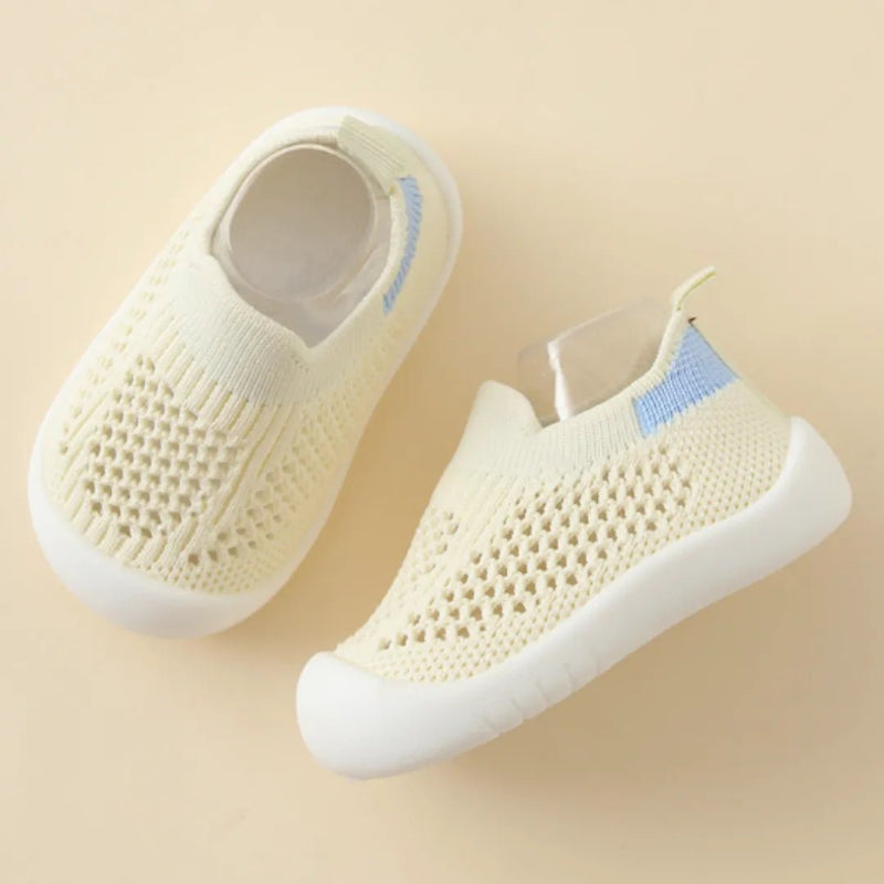 Sapatinho Baby Basics 👣😍 - BRINCAR JUNTO