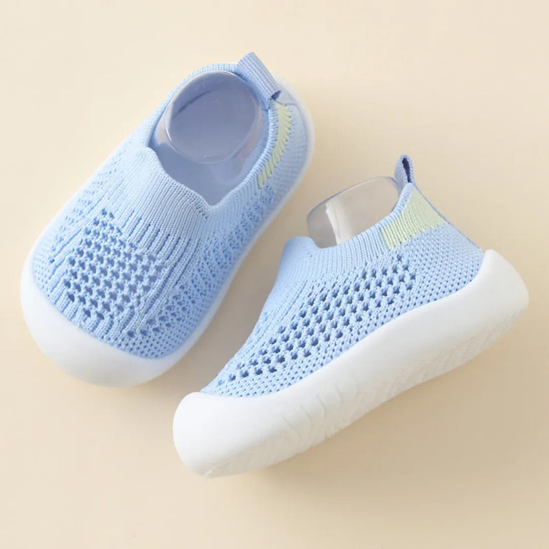 Sapatinho Baby Basics 👣😍 - BRINCAR JUNTO